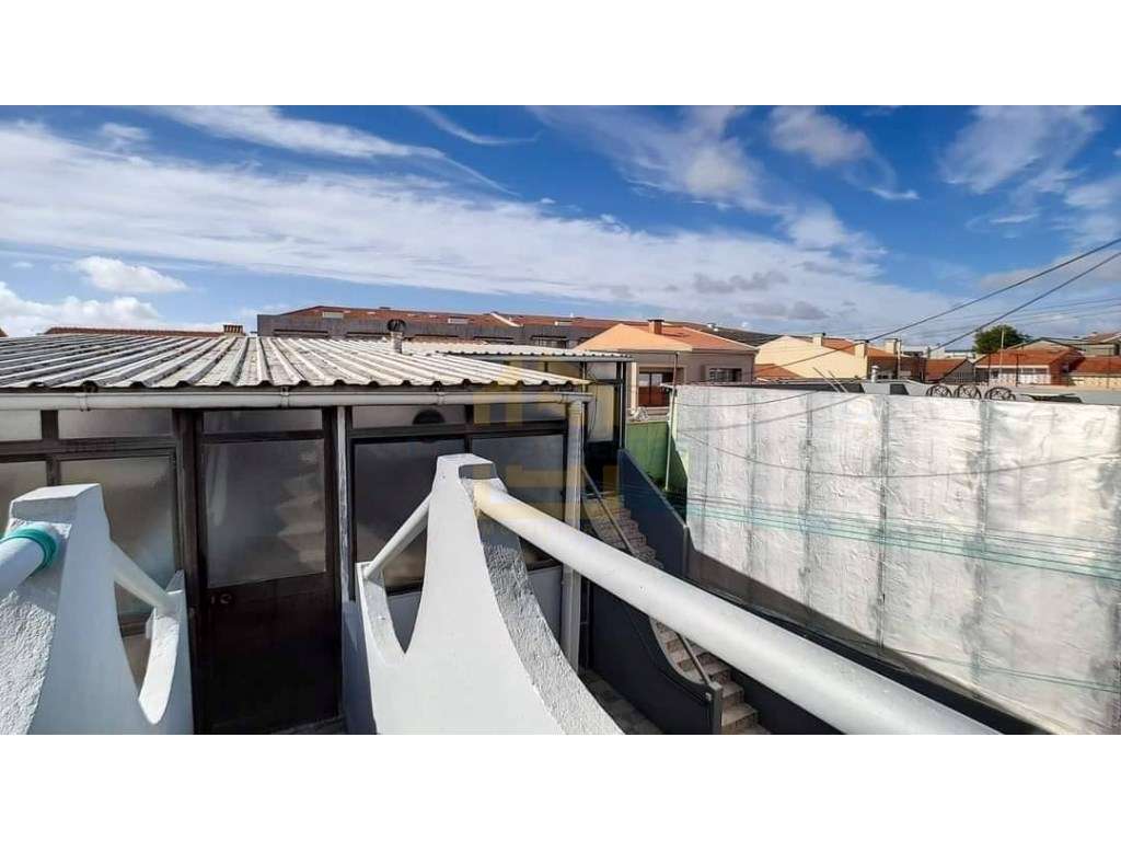 Moradia Bi-Familiar V7 nas Caxinas apenas 500 metros da praia e jun...-24