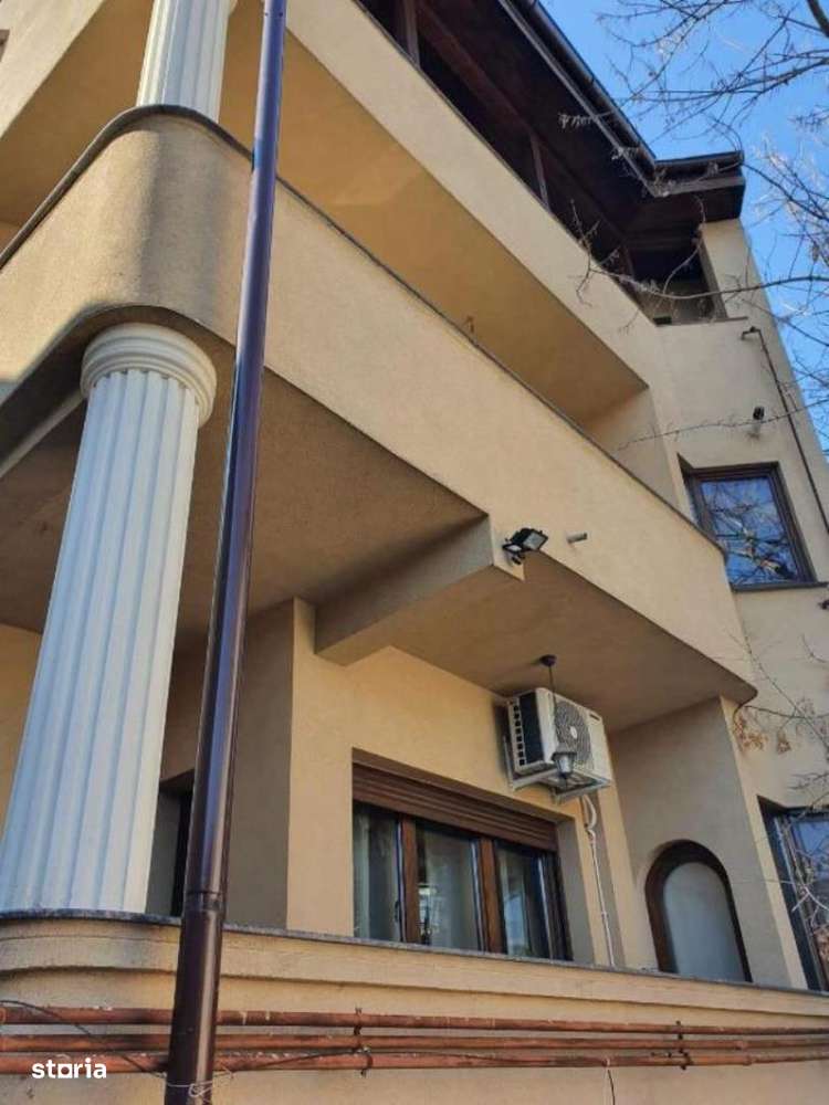 Piata Muncii-Decebal, vila 400mp /12 camere, curte 200mp - Imagine principală: 4/17