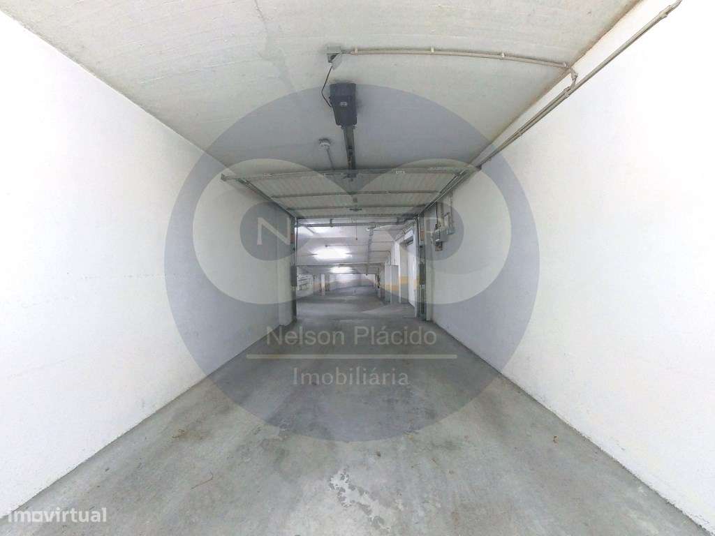 T2 com Cozinha Equipada, Varanda, 2 WC's, 3 Roupeiros embutidos e G...-28