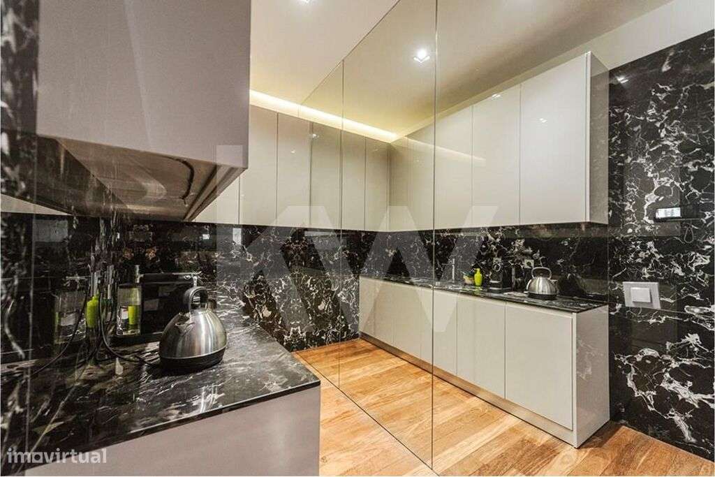 Ótimos Armazéns + Escritórios em Milheirós Maia, Total 2600m2 - Grande imagem: 3/38