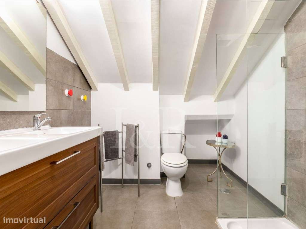 Apartamento T3 renovado e luminoso na Baixa de Lisboa-13
