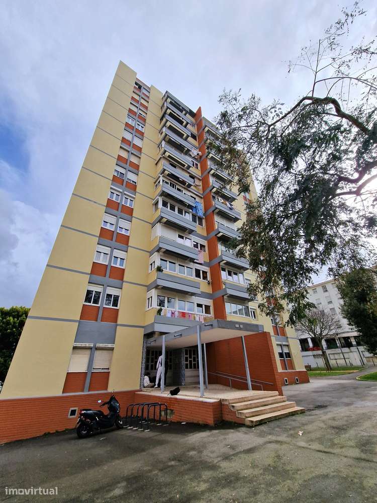 Apartamento T3 para remodelação total nos Olivais-26