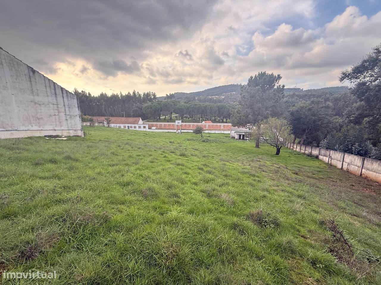 Quintinha com habitação, armazéns e terreno - Rio Maior-37