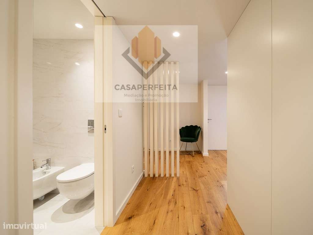 Apartamento T2 de Luxo com Varanda, Lugar de Garagem e Arrumo - Jun...-24