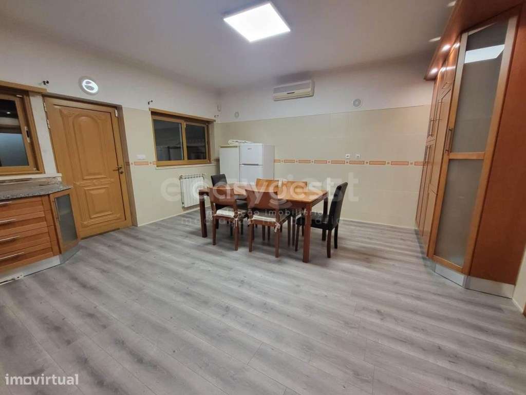 Moradia Fantástica t4 em Santa Iria de Azóia com jardim e garagem - Grande imagem: 5/12