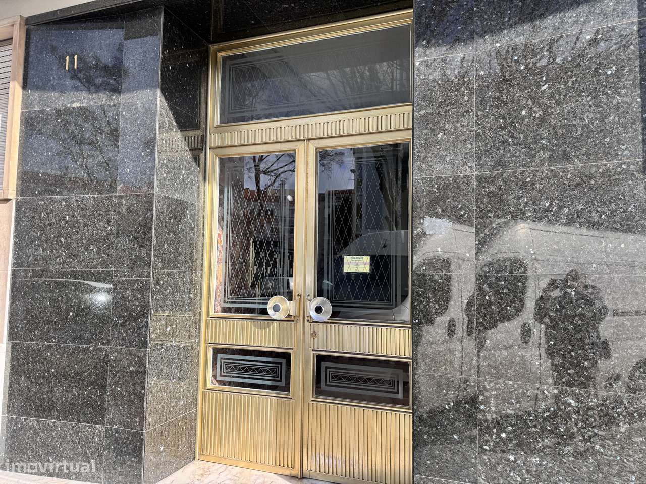 T3 na Damaia em frente à Estação - Grande imagem: 2/26