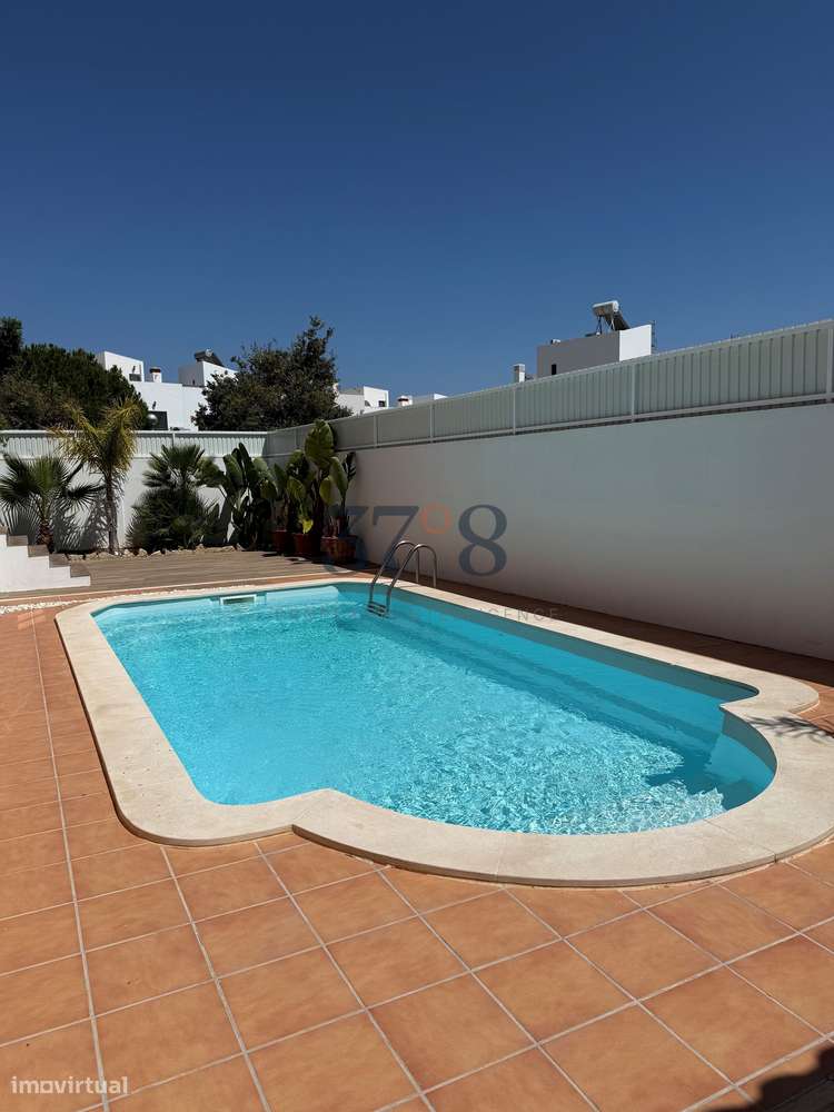Fuseta: Moradia Contemporânea de 5 Quartos com Piscina Aquecida, Terra-3