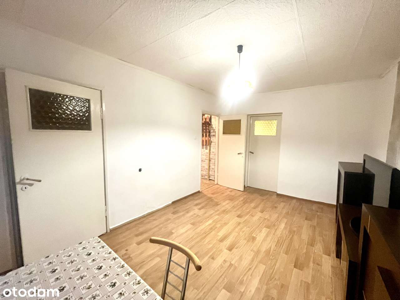 Dwupokojowe, 1 piętro z ogrzewaniem z sieci w dobrej cenie.-3