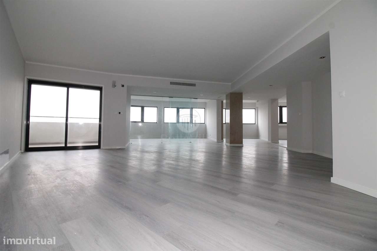 apartamento T4, 255m2,  perfeito para quem valoriza espaço - Grande imagem: 1/24