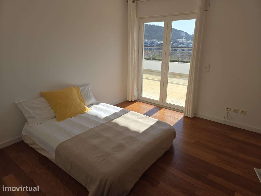 Moradia T5 com Terraço e Piscina-45