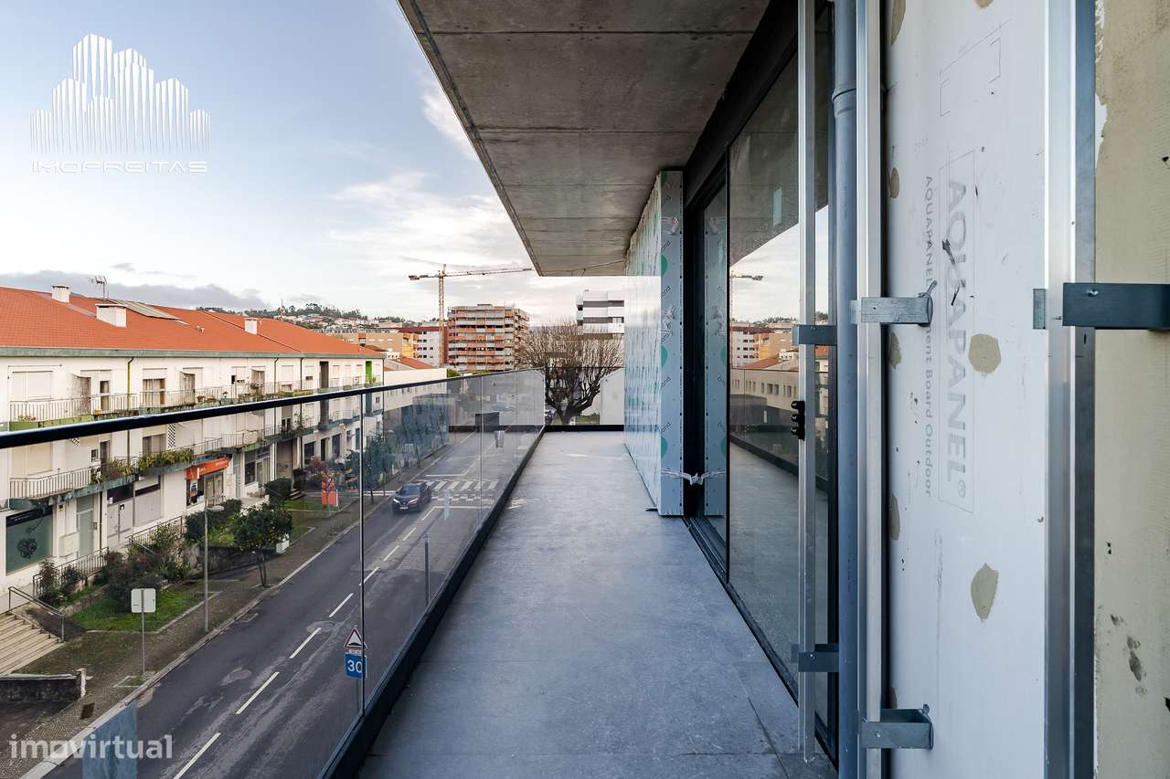 Fantástico T2 Novo no Centro de Vila verde com 2 Frentes!-25