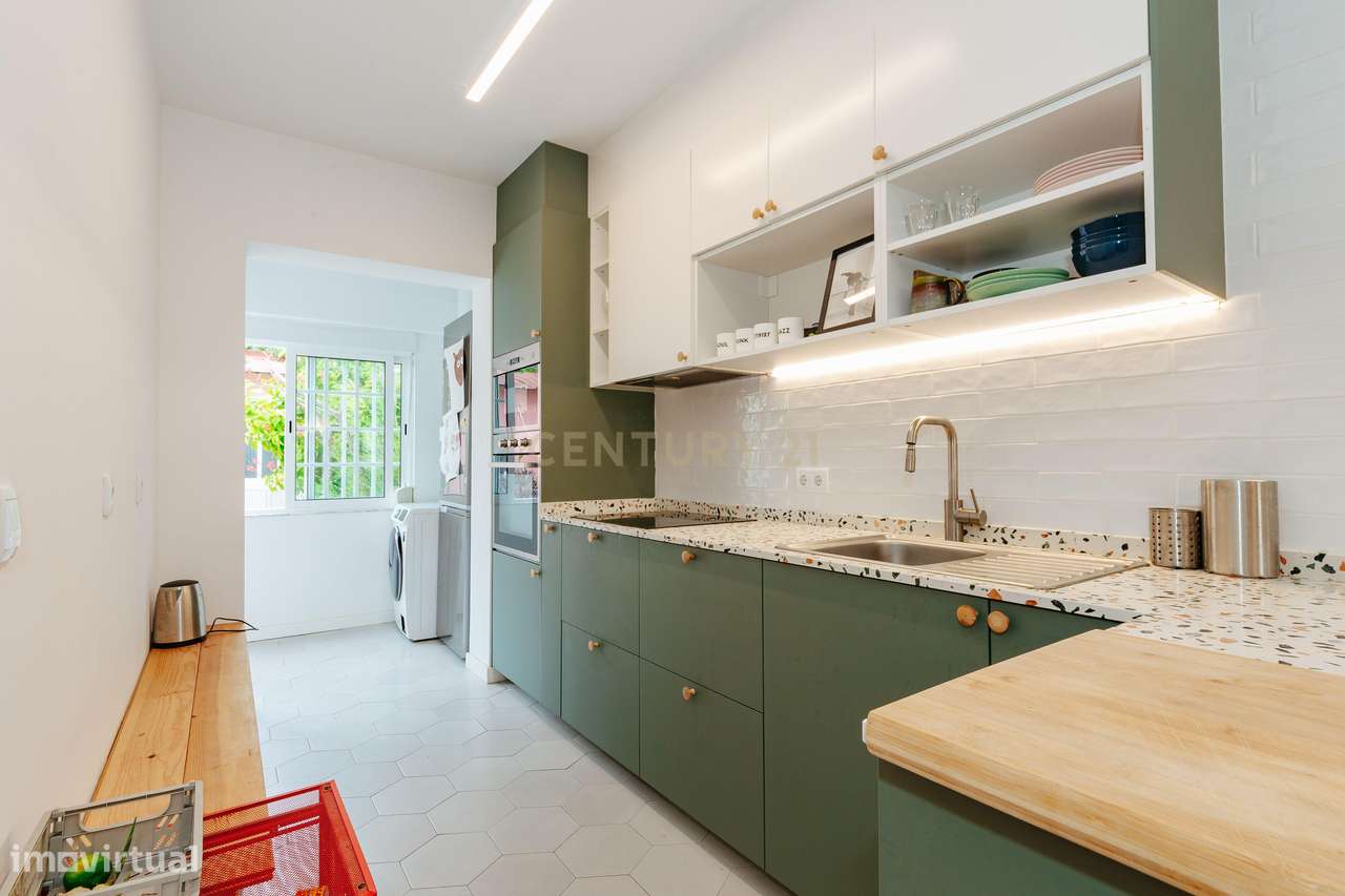 T2 exclusivo, totalmente remodelado e mobilado, com logradouro privati-14