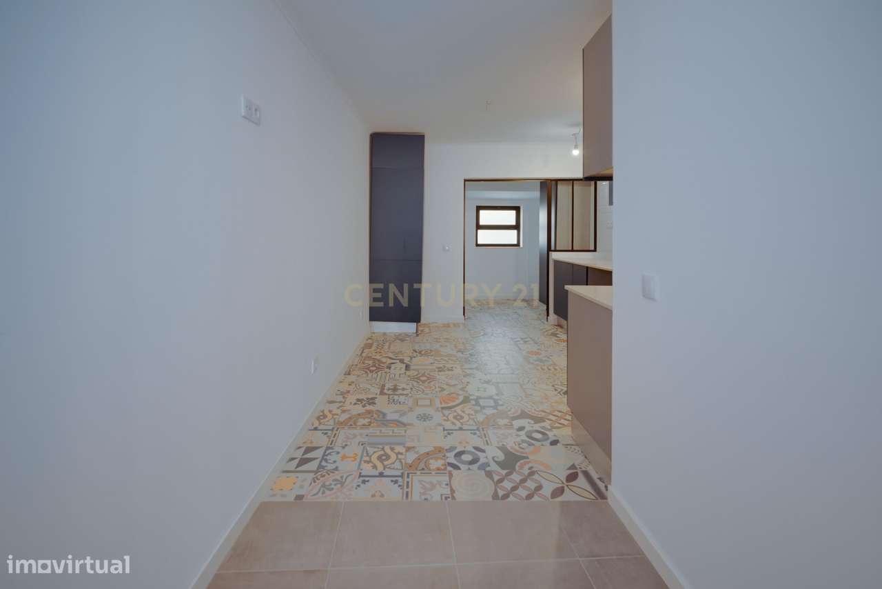 Prédio c/ 2 apartamentos (T1 e T2) com Pátio e Terraço - Centro Histór-30
