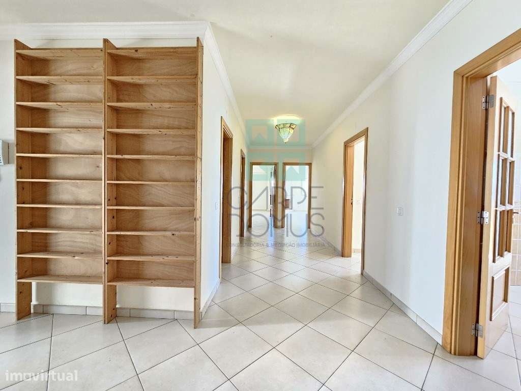 Apartamento T2 com 124,64m2, parqueamento para 2 viaturas, no centr...-10