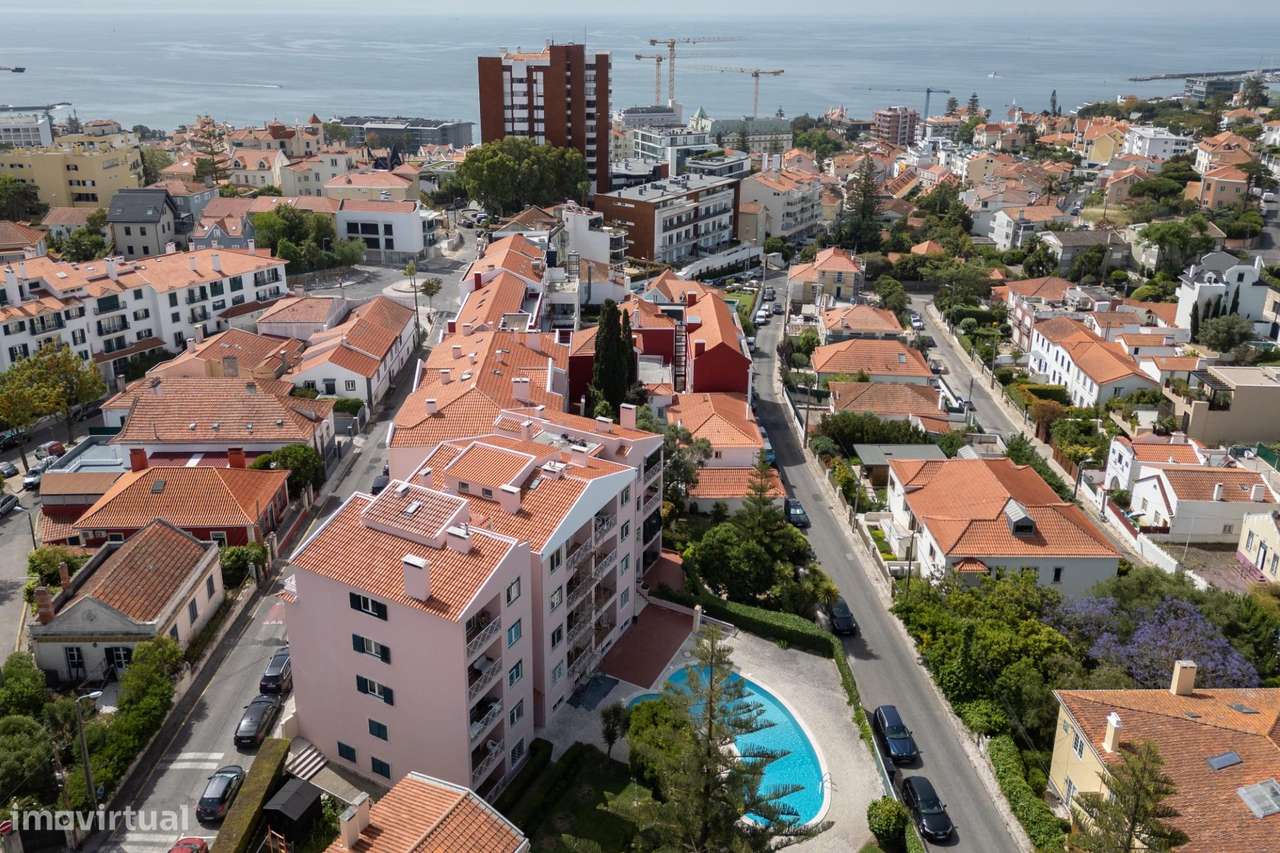 T2 Remodelado com Piscina a 500m da Marginal, Monte Estoril-23