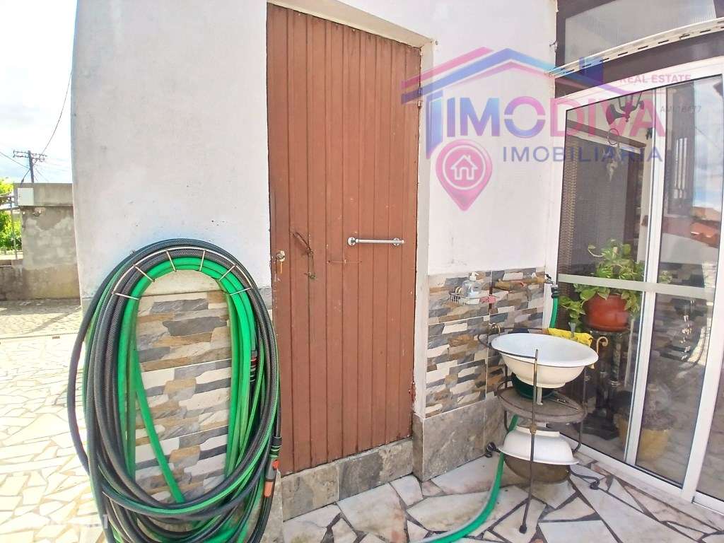 Moradia térrea T4, com churrasqueira e jardim em Arega-37