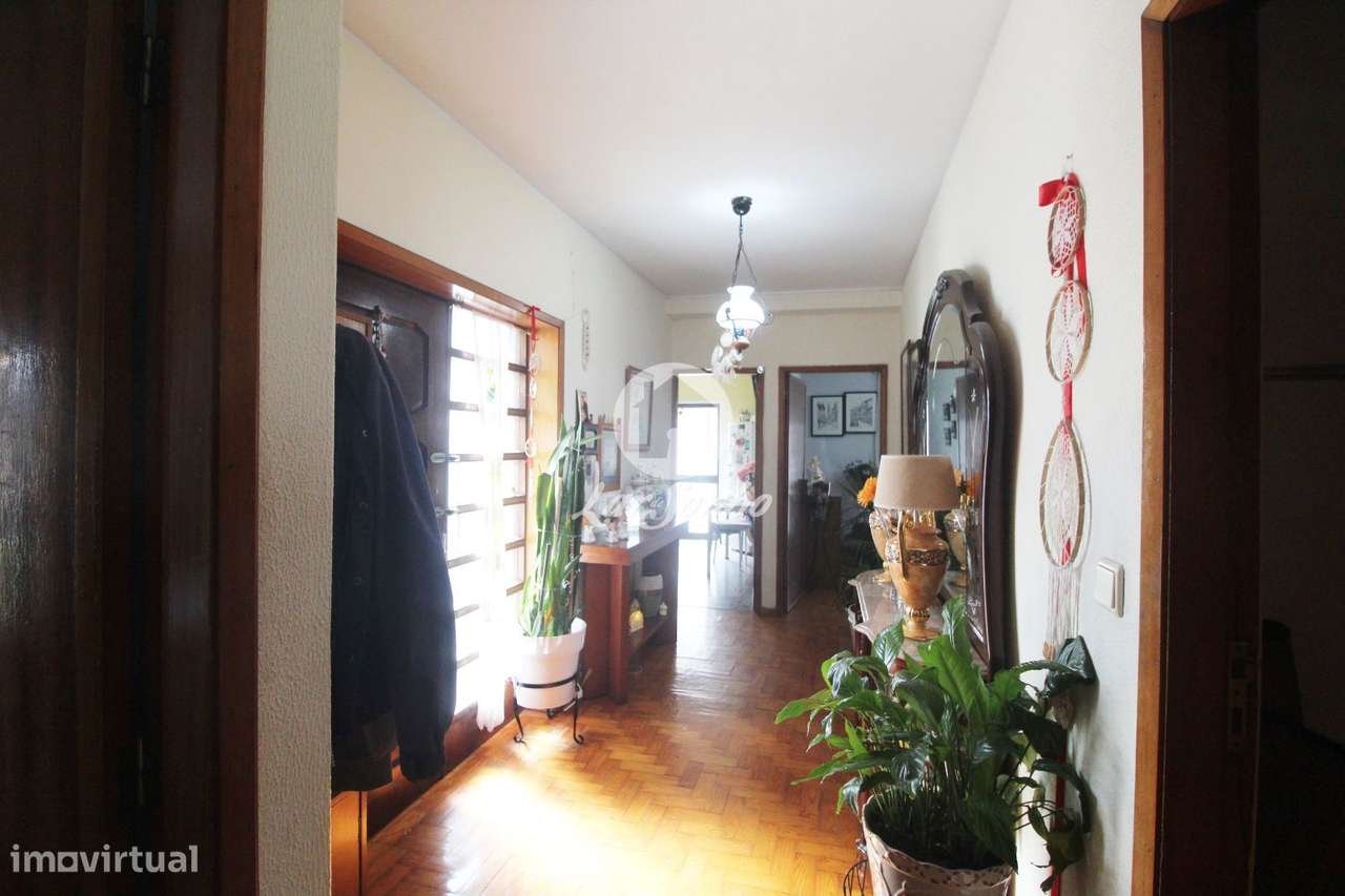 Apartamento T2 junto à Av da Conduta, Fânzeres, com Excelente Expos...-16