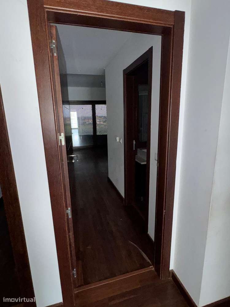 Imóvel de banco :T4 com varanda, garagem em Torres Vedras-21