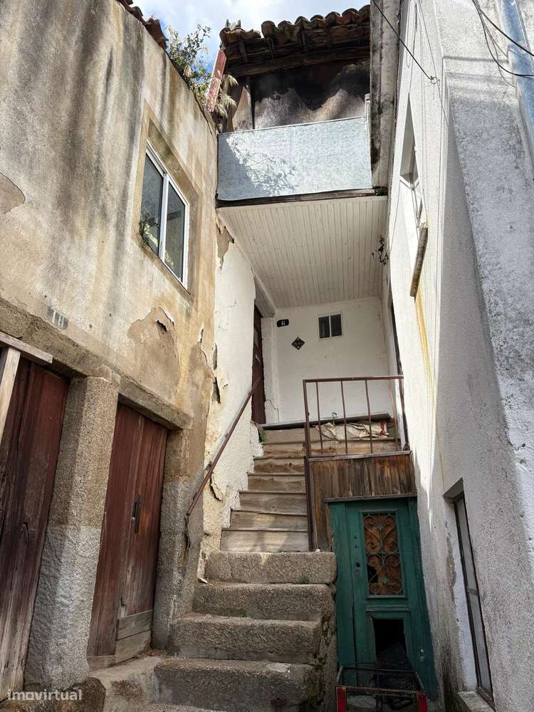 Apartamento T4 com 4 casas de banho e terraço-5