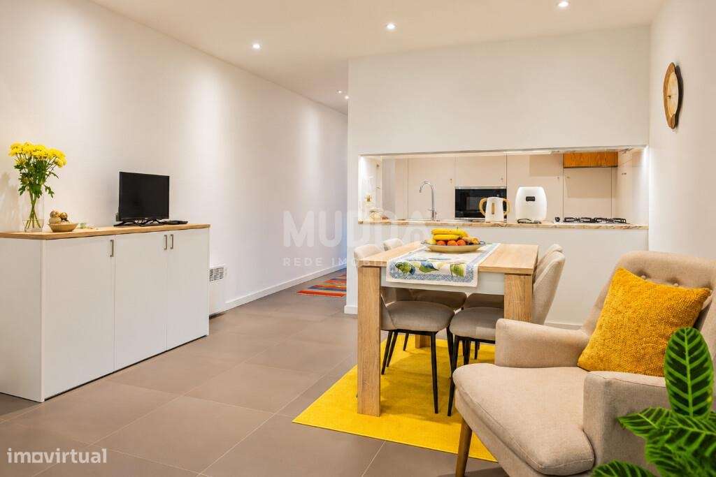 Moradia totalmente remodelada em 2025 — charme, modernidade e um jardi-4