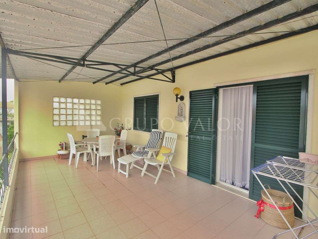 Moradia T4 com Garagem e Logradouro de 200m2 - Algueirão Mem Martins-19