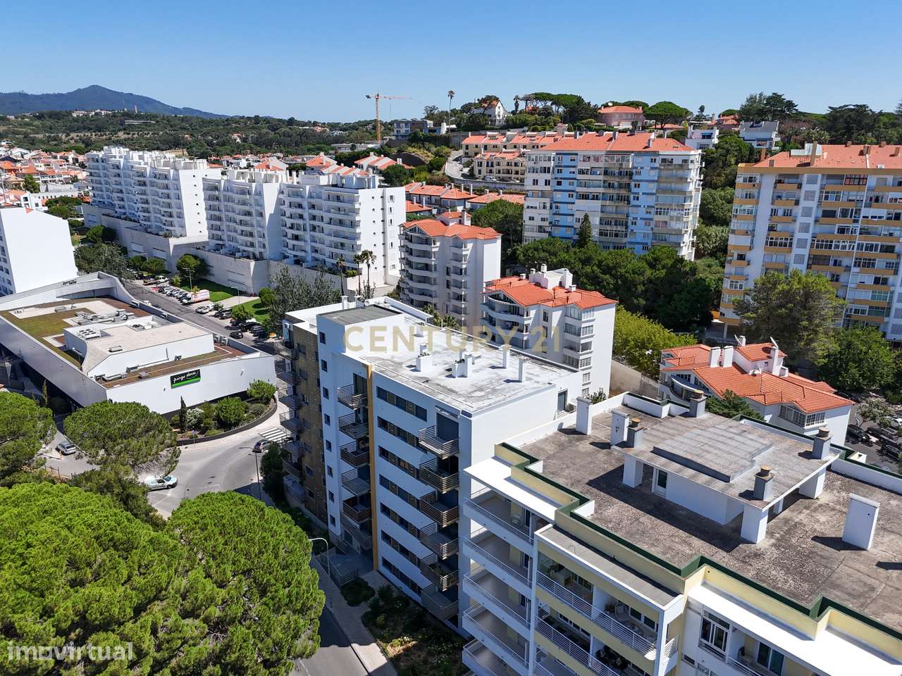 Elegante Apartamento T3 no Estoril com Box Fechada para 3 carros a pou-39