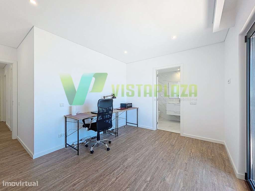 Apartamento Duplex com Terraço e Vista Panorâmica, piscina e garage...-32