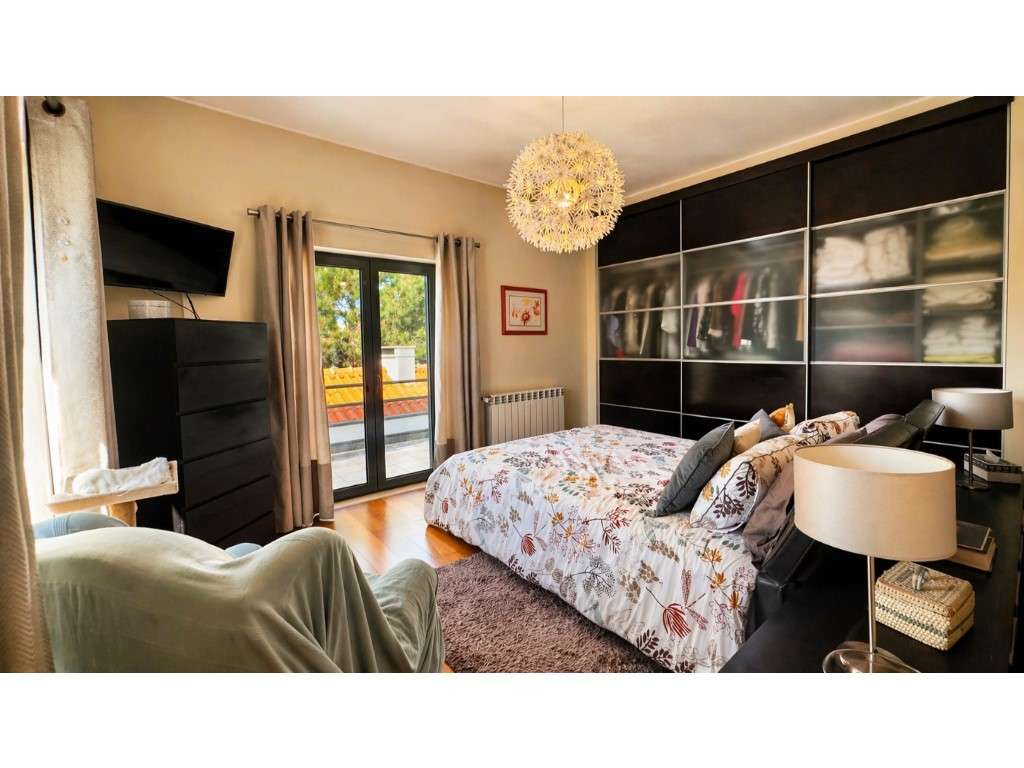 Moradia T4 isolada com piscina privada, jardim, garagem e 595 m² de...-26
