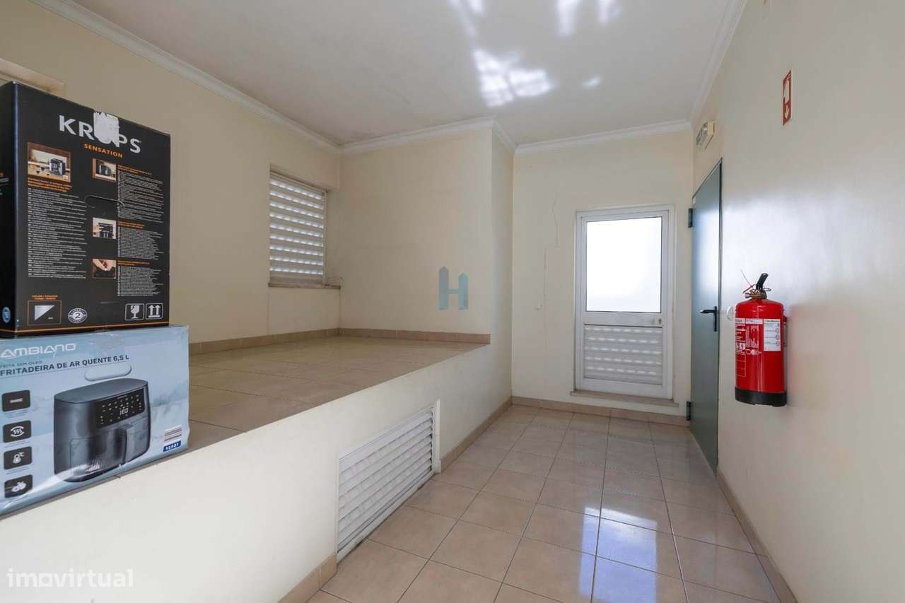 Apartamento T2 com Terraço e Sótão em Portimão-18