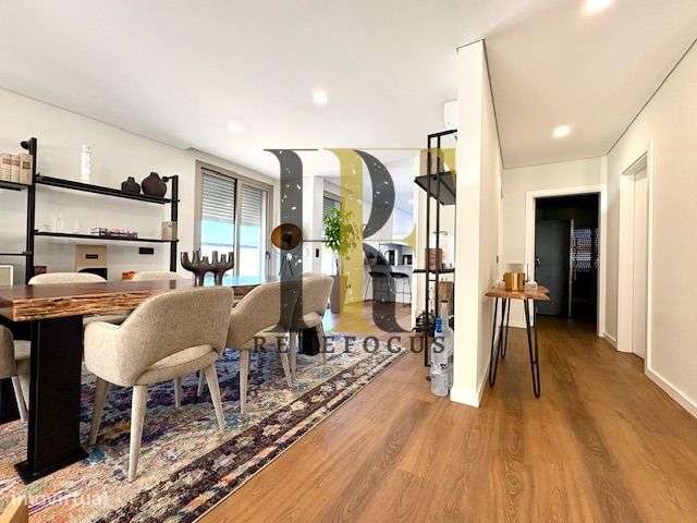 Moradia T4 de Luxo com Piscina e Jardim em Esmoriz-12