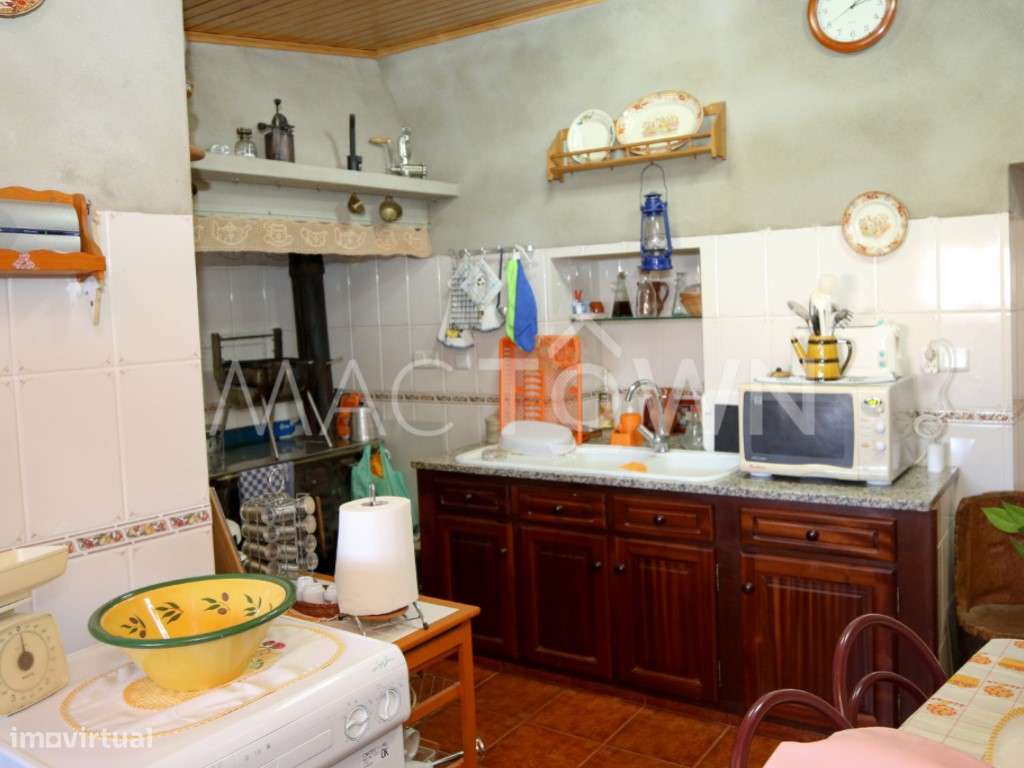 Viva no Centro Histórico numa Moradia Cheia de Caráter-16