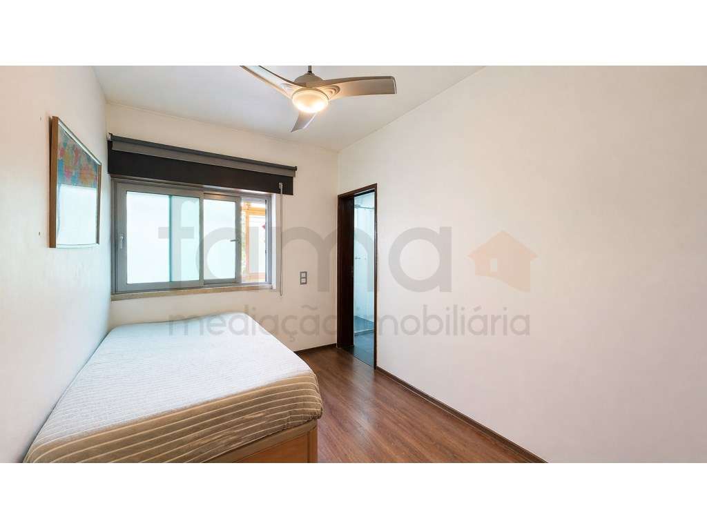 Apartamento T4 em Miraflores-5