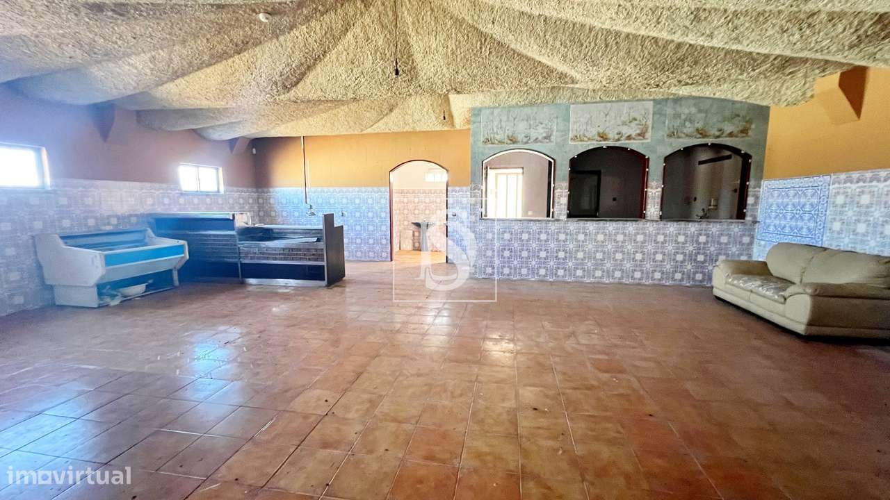 Antiga Danceteria, com uma área total de 4.400 m² - Lourinhã-11