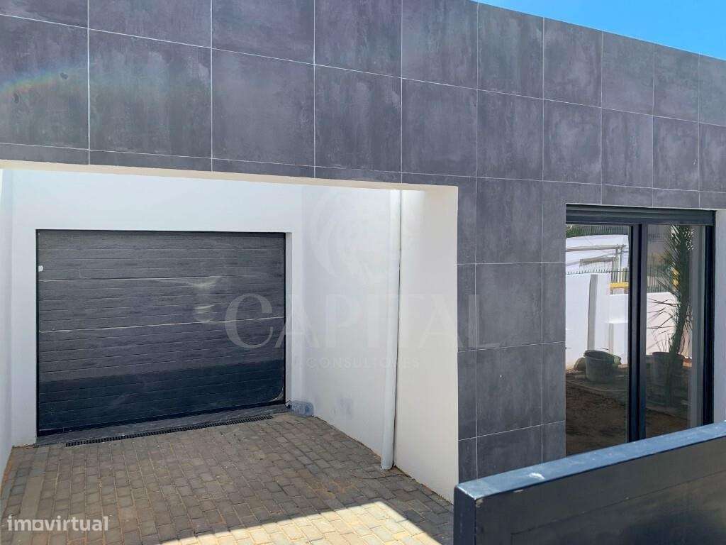 Moradia T3 com piscina, na Sobreda-29