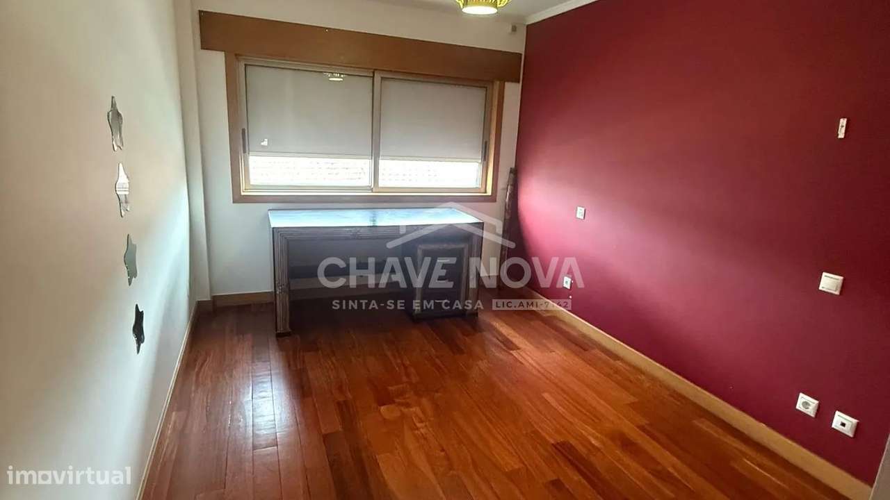 Apartamento T2 com garagem Box em Espinho (250m praia)-11