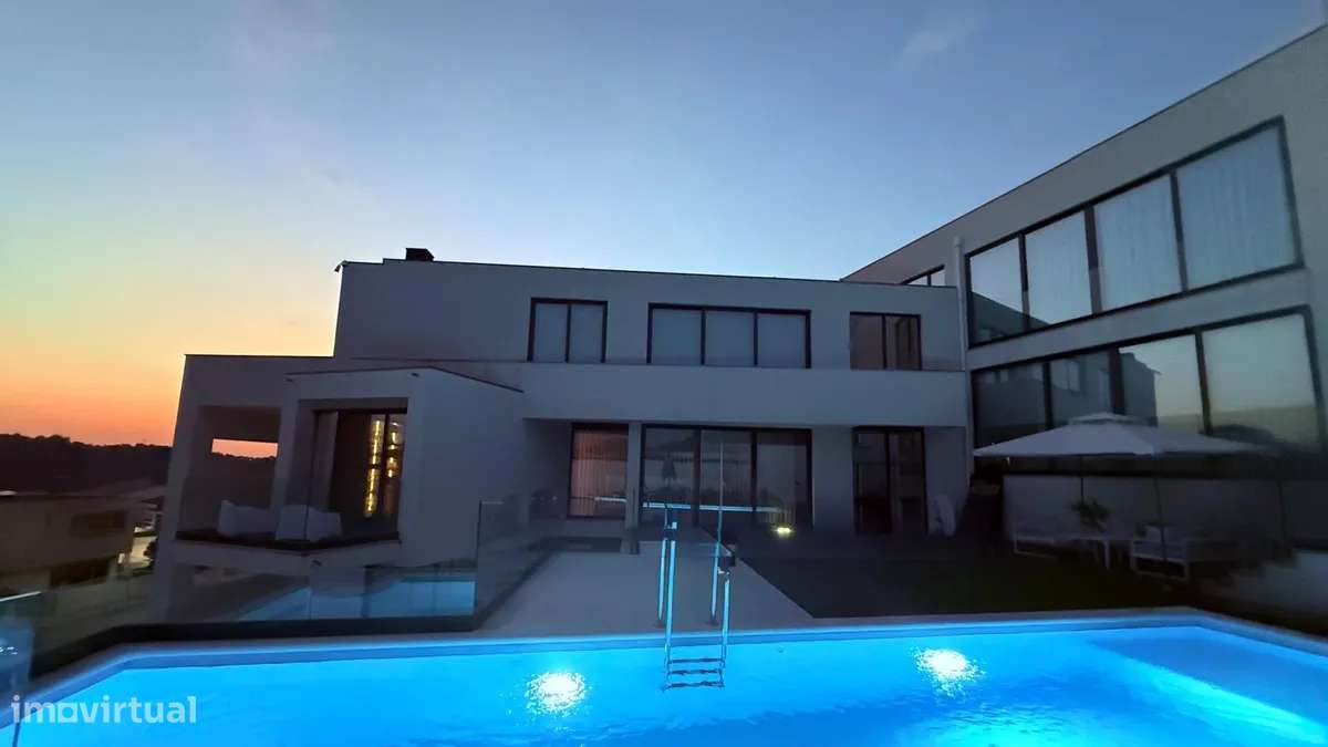 Moradia V5 com Piscina e Vista Desafogada Sobre o Rio Douro - Grande imagem: 4/29