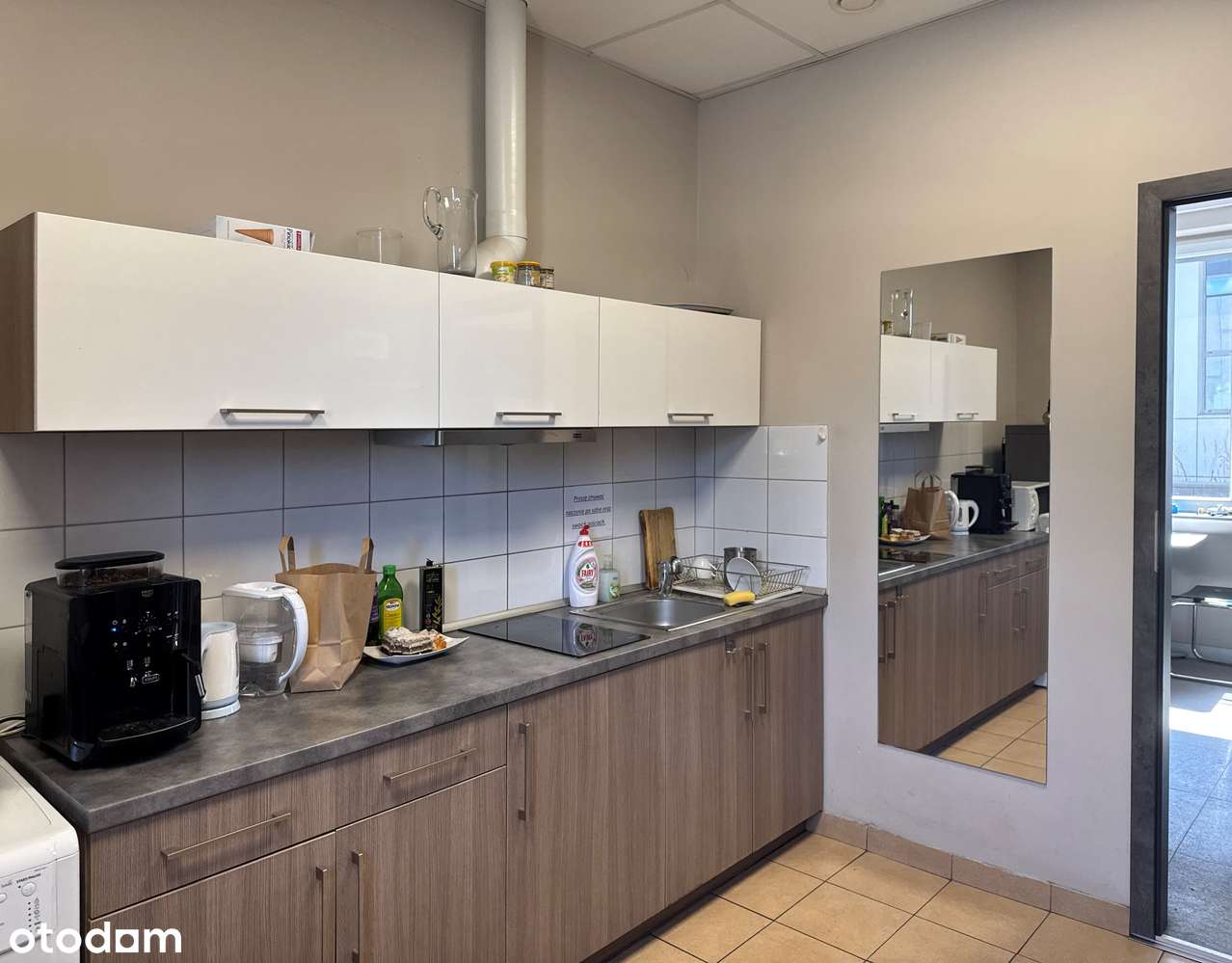 Atrakcyjny obiekt biurowo-magazynowy w Centrum-12