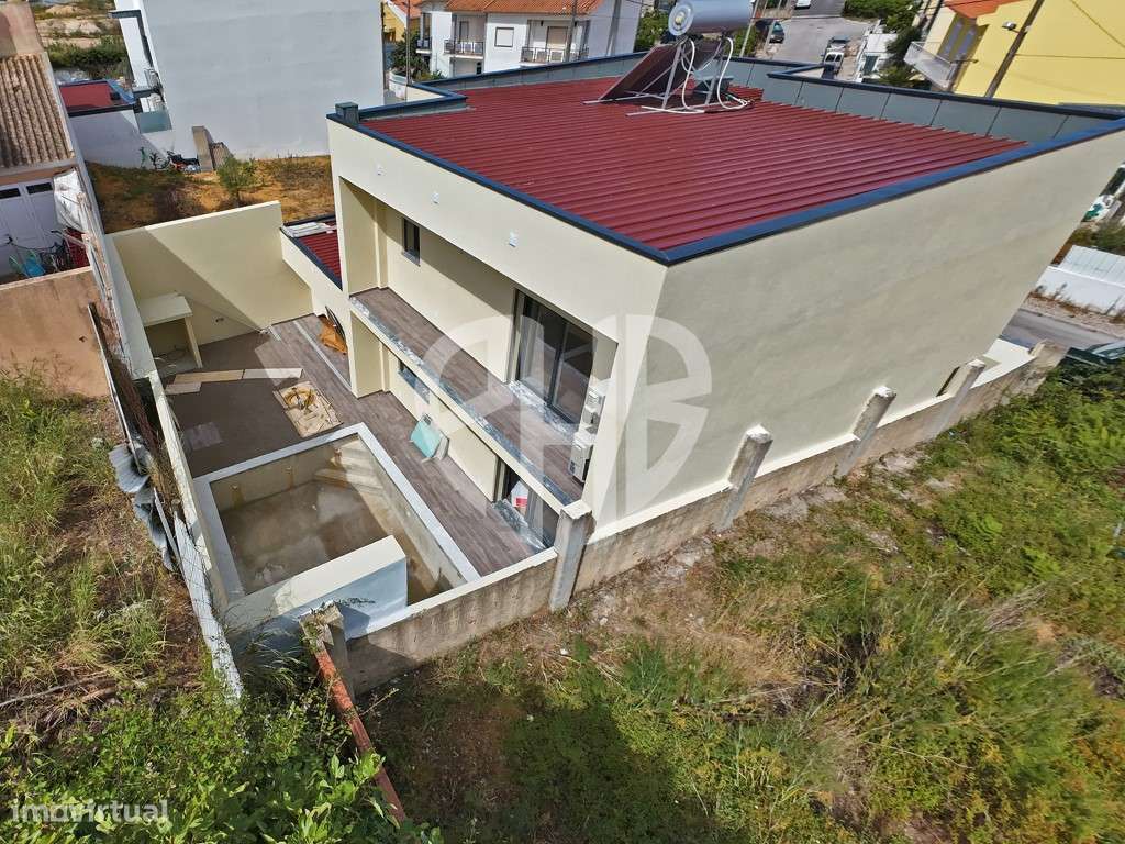 Moradia de Luxo T4 C/ Piscina e Box // Em Construção-58