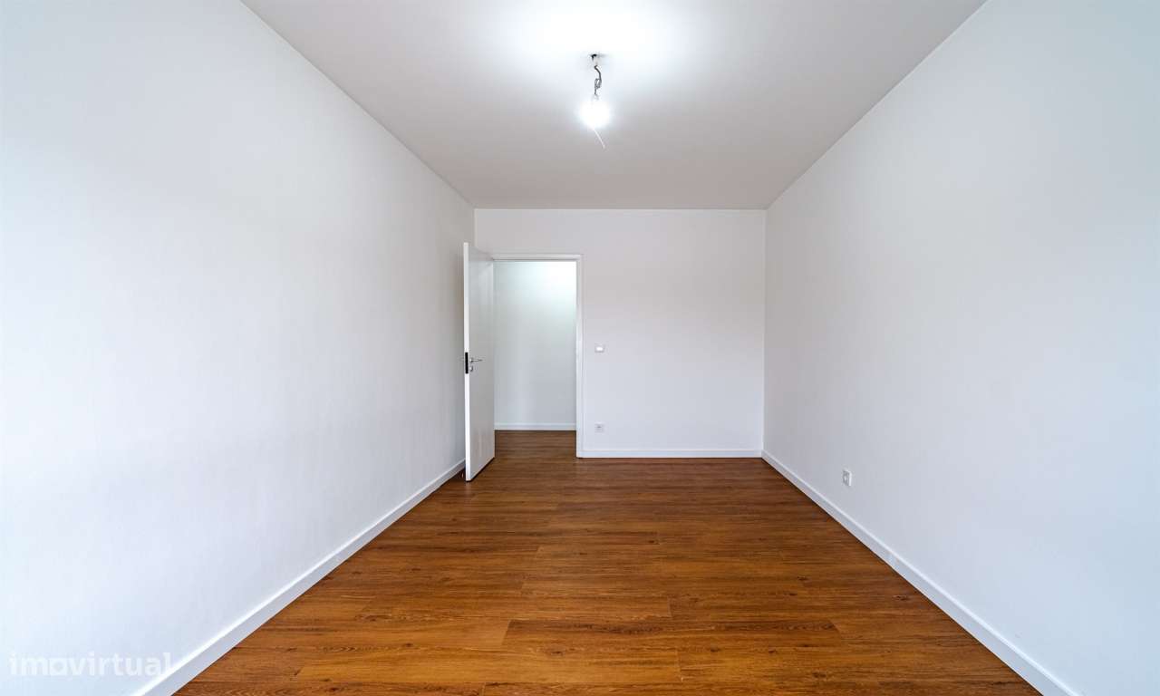 Apartamento T2 Remodelado - Garagem -Metro - Norteshopping- Matosinhos-18