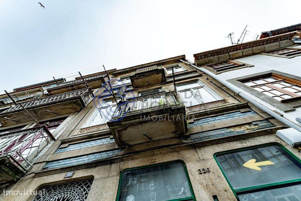 Imóvel no centro do Porto com viabilidade para hostel ou alojamento lo - Grande imagem: 3/38