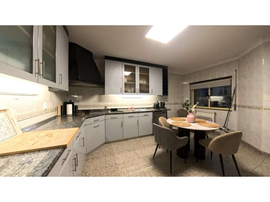 Moradia T4 Geminada na Meadela-1