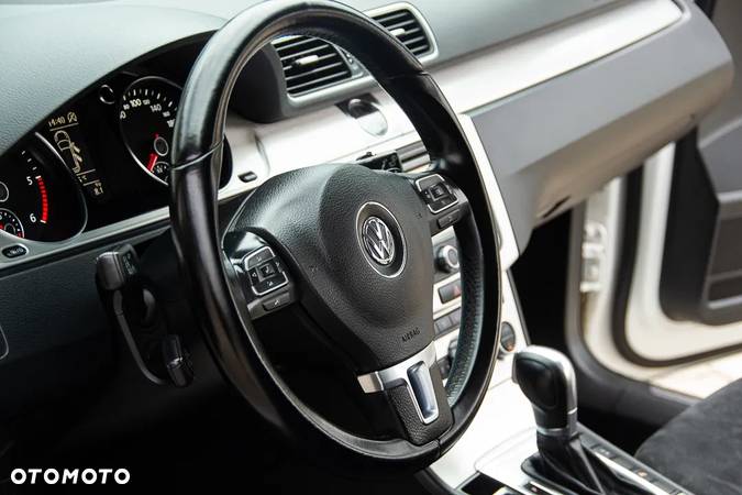 Volkswagen Passat 2.0 TDI DSG BlueMotion Technology R-Line - 30