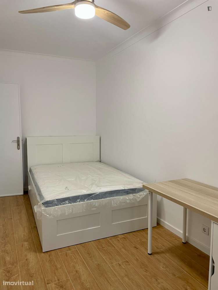 Quarto - localizado em Almada Lisbon - Grande imagem: 5/7