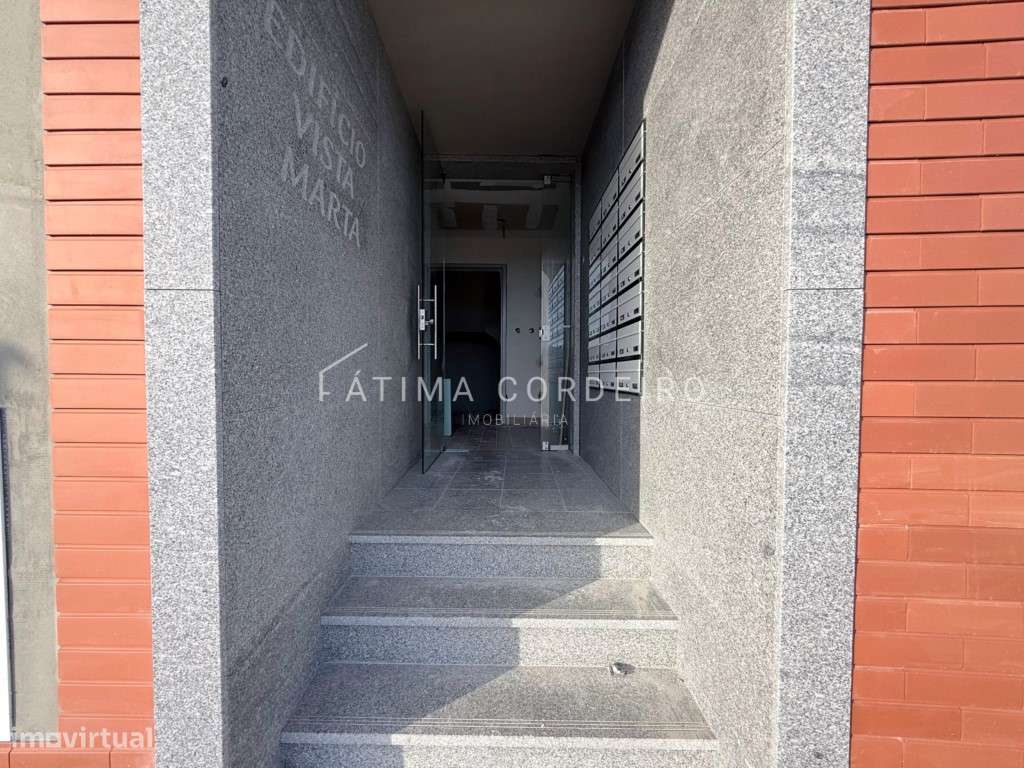 T2 com terraço de 71m2 e arrecadação-14