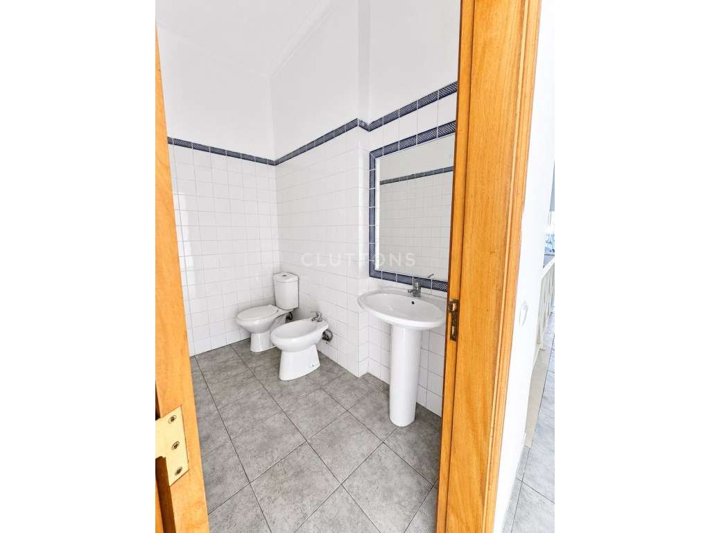 Loja/ Espaço comercial com potencial de transformação em T1 junto a...-10
