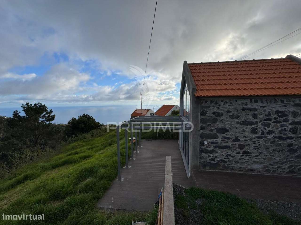 Terreno Agrícola com pequeno palheiro na Ponta do Sol na Ilha da Ma... - Grande imagem: 2/12