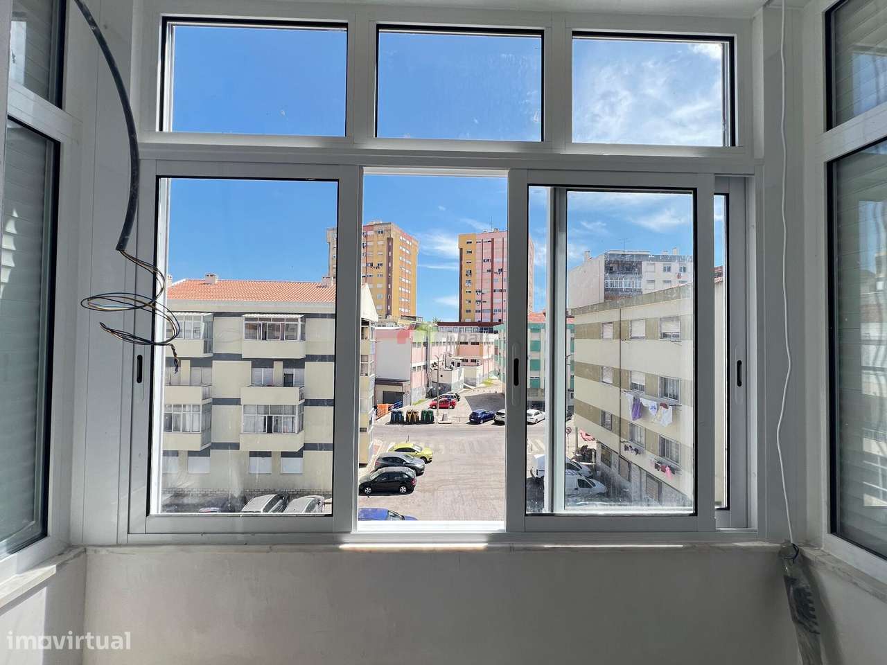Apartamento T2 totalmente remodelado com varanda-10
