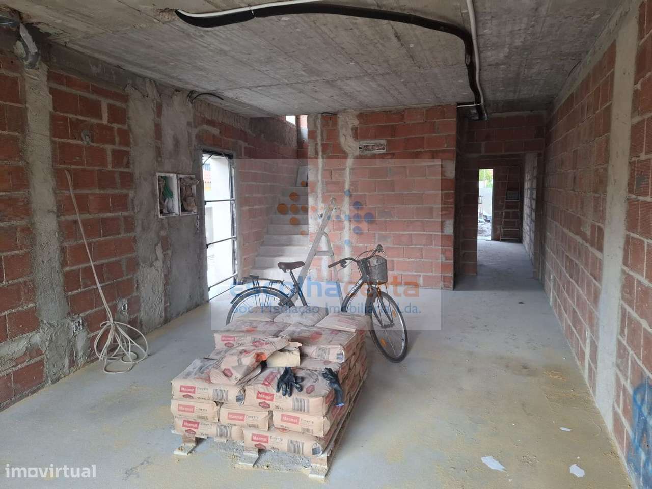 Moradia em Fernão Ferro - Grande imagem: 4/20