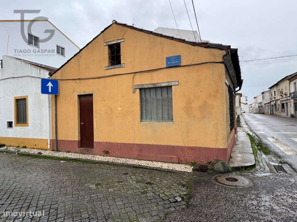 Moradia para remodelação total localizada no Rossio ao Sul do Tejo ... - Grande imagem: 4/16