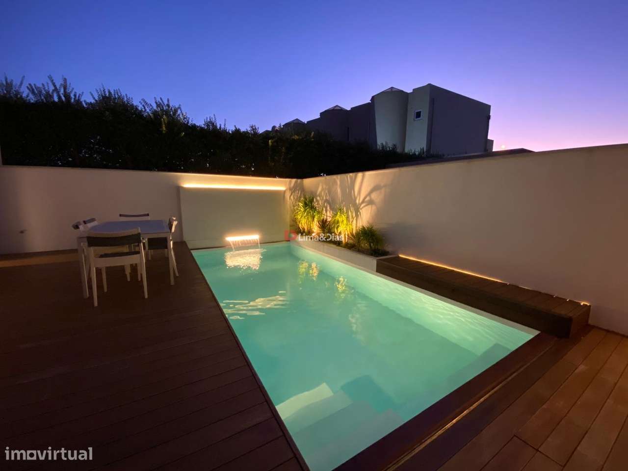 Moradia de Luxo T-3 à praia da Madalena-12